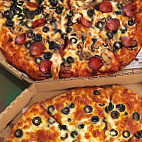 Round Table Pizza food