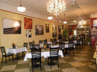 Cafe Paris inside