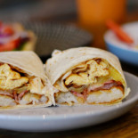 Three Hands Cafe Comida