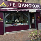 Le Bangkok outside