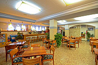 Cafeteria Hostal Mayol inside
