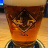おいしいビールのお Diàn Manda Comida