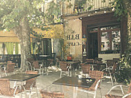 Cafe-Restaurant la Maison Bleue food