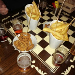 Kill-time Pub Comida