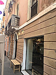 Leinardi Gelateria outside