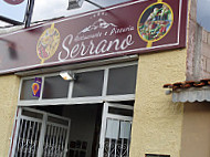 Serrano Restaurante e Pizzaria inside