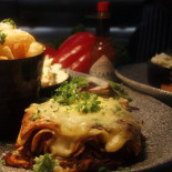 The Bizzy Bee Bistro Comida