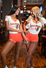 Hooters food