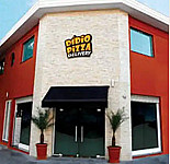 Dídio Pizza outside