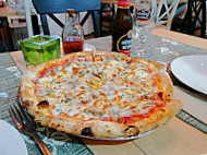Lugano Pizza food