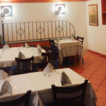 Dinky Dentro