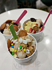 Yogurtland food