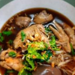 ร้านก๋วยเตี๋ยวไก่ตุ๋นสูตรแม่กิม Comida
