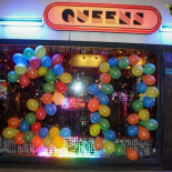 Queens Dentro