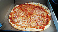 Linda's New York Pizzeria food