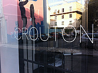 Crouton outside