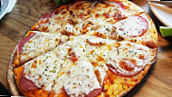 Wayne’s Pizza Genoa City food