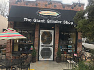 Broad Street Giant Grinder Shop outside
