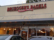 Bruegger's Bagels outside