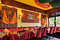 Delhi Indisches Restaurant inside