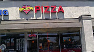 D'amore's Famous Pizza outside