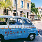 Pica-pica inside