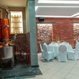 Behl's Exterior
