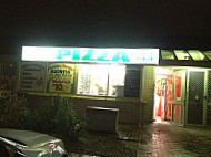Kwinana Pizza Parlour outside
