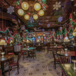 Skinflint's Bay Ridge Dentro