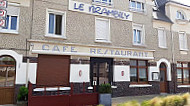 Le Brambily, Restaurant, Bar, Hôtel outside