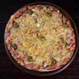 Pizzaria Mezzaluna food