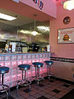 Cheeburger Cheeburger inside