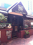 Durty Nelly's Irish Pub outside