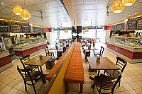 Ola Lola Cafe & Eatery inside