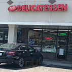 Dick's Delicatessen outside