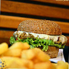 Nomiolo Burger & Bar food