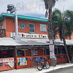 The Drunken Clam outside