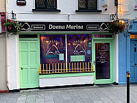 Donna Marina outside