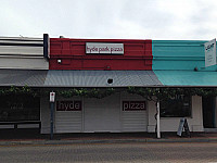 Hyde Park Pizza Bar outside