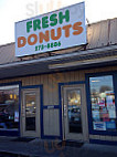 Fresh Donuts outside