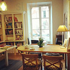 Librairie-cafe La Suite inside