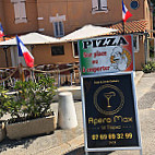 Pizz By Apéro Max outside
