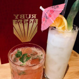 Ruby Room Comida