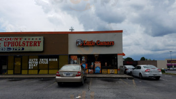 Little Caesars Pizza outside