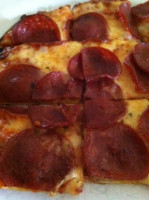 Ron's Pizza food