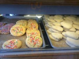 Los Reyes Bakery food