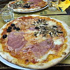 Pizza Co Di Vittorio Le Rose food