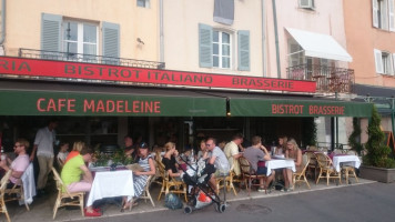 Cafe Madeleine inside