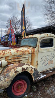 Mike's Trackside Bbq outside