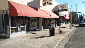 Schlep's Sandwiches outside